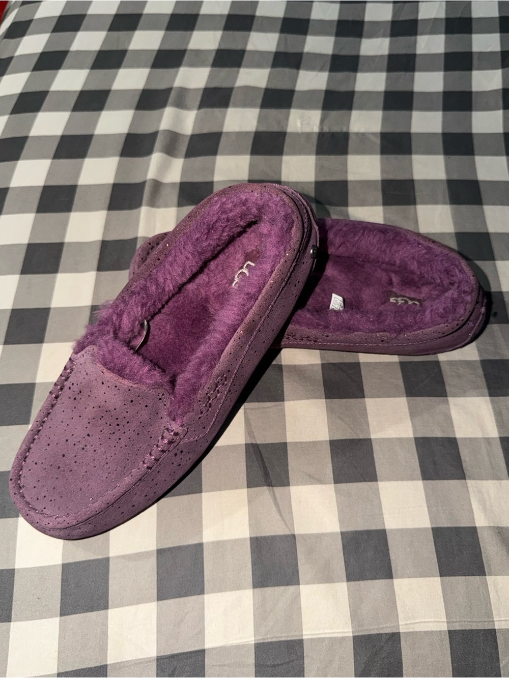 UGG Women's Ansley Metallic spot Moccasin Slippers - Picture 5 of 8